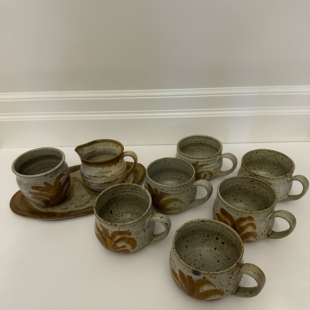 Rei newburgh ont set of 6 stoneware mugs, tray and creamer and sugar set